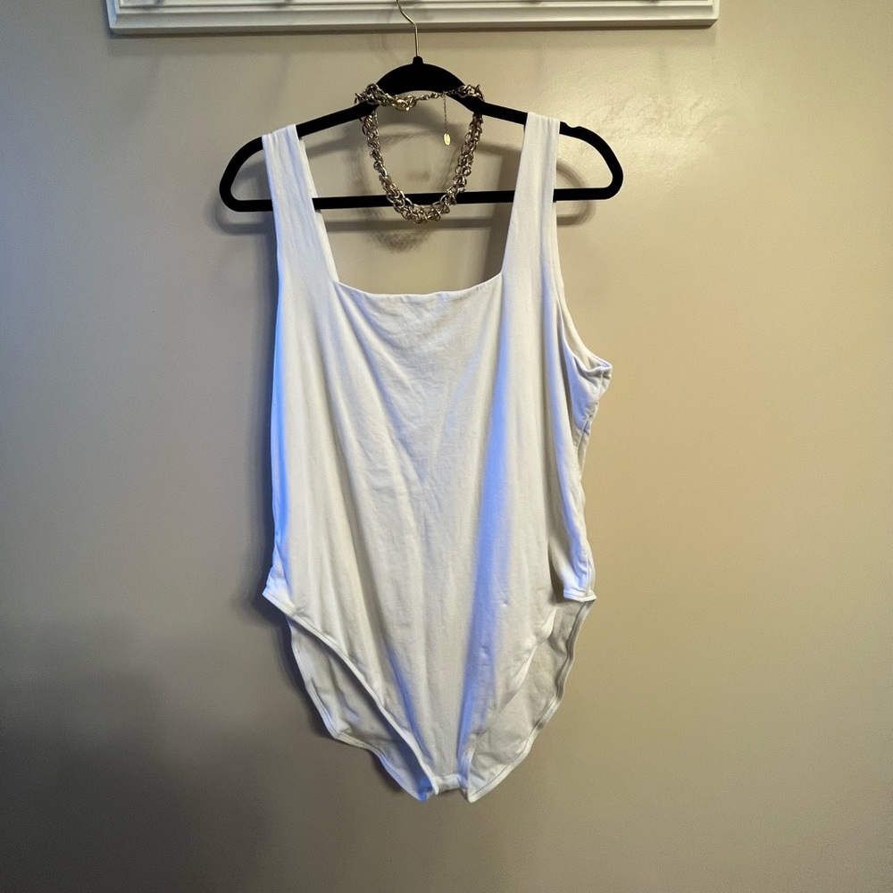 White square neck tank body suit